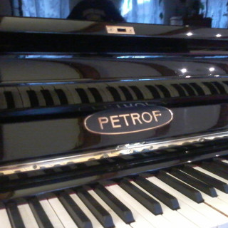 Pianino Petrov hotovo